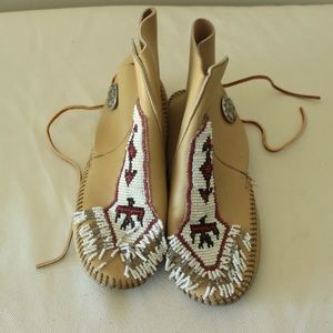 Vintage Minnetonka Beaded Leather Ankle Moccasins - Size 9